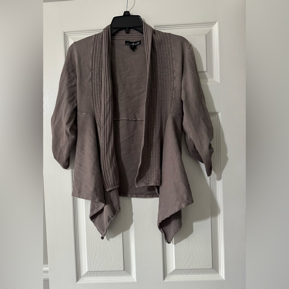 Willi Smith Chic Quarter sleeve Sweaters is a size Large.